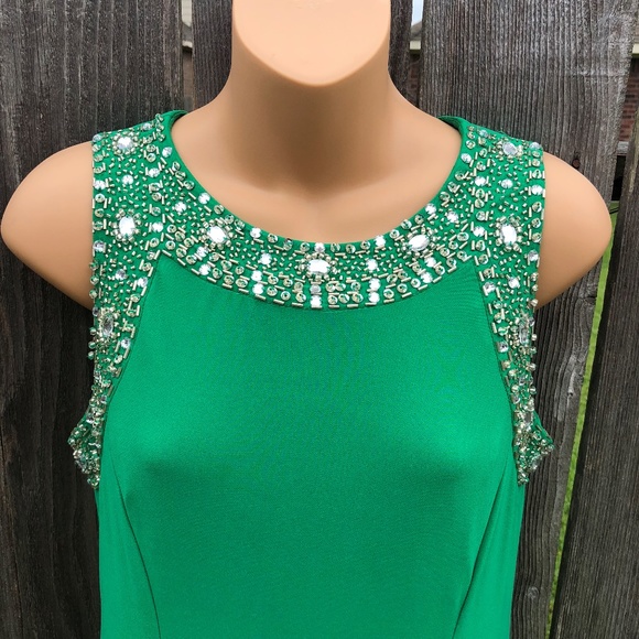 Ignite Evenings M Emerald Green Beaded Formal Gown - Picture 4 of 8
